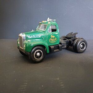 Mack Tractor Semi Model B-61 1960 1/34 Scale Collectable Diecast
